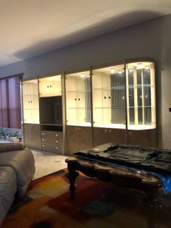 Luxury Lighted Glass Display Wall Unit