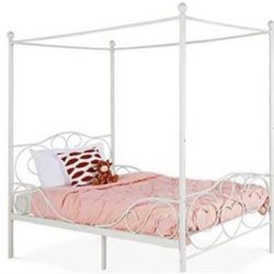 Beautiful princess, twin bed