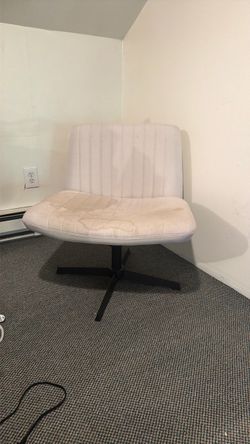 Criss-cross swivel desk chair