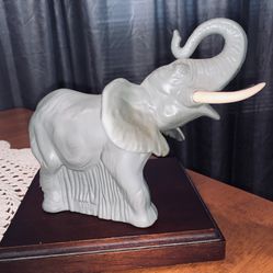 AVON VINTAGE 1977 COLLECTIBLE LIMITED 22587 MAGESTIC ELEPHANT COUNTRY AFTERSHAVE 5oz BOTTLE - UNOPENED w/ ORIGINAL LABLE