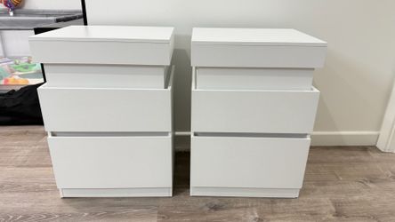 Set of 2 White Modern Nightstands – Brand New