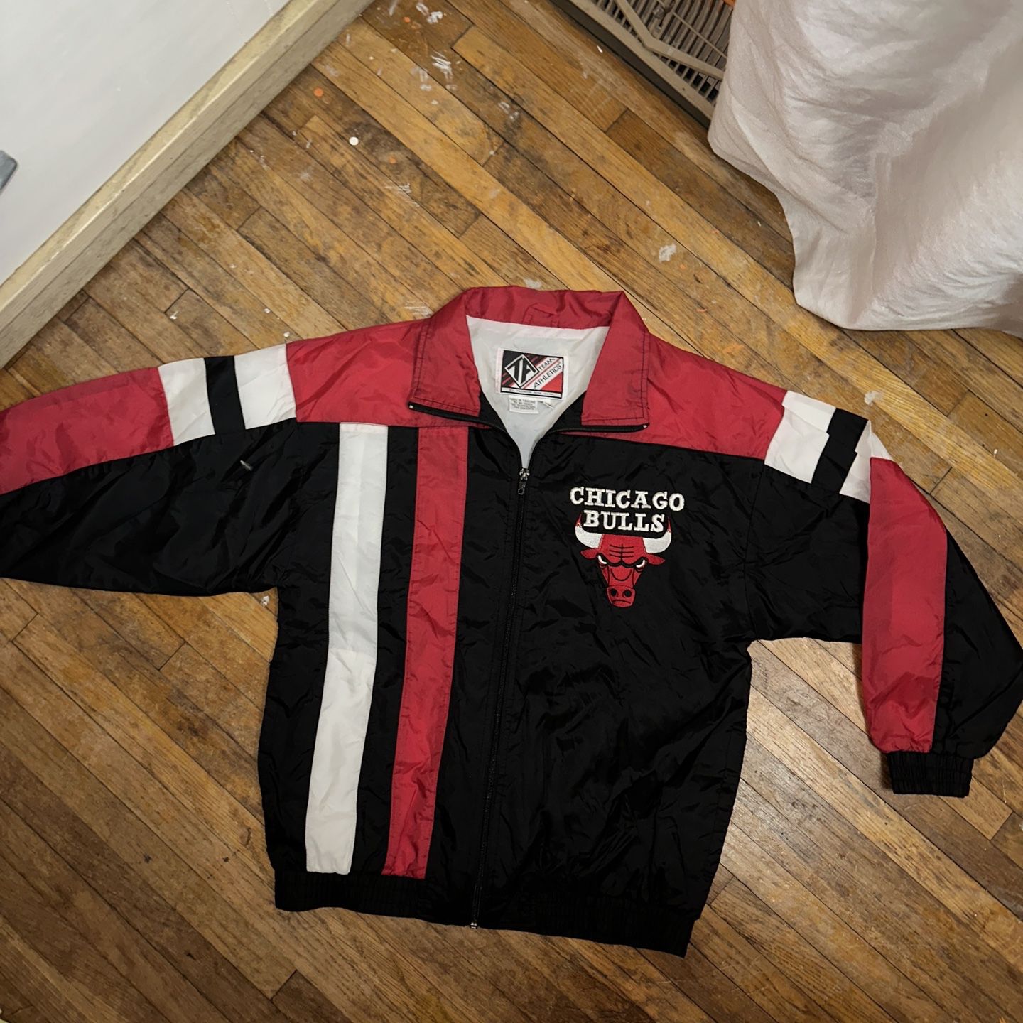 Chicago bulls starter jacket 90s deadstock new with tags for Sale in  Chicago, IL - OfferUp