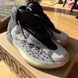 Yeezy Quantum Size 10 