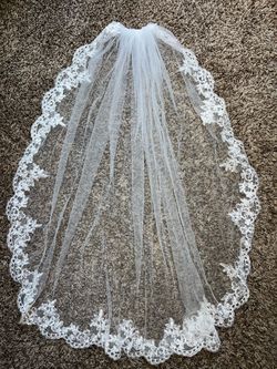 Fingertip length veil