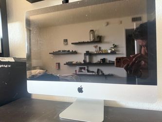 Apple iMac All-in-One Desktop Computer (Silver / Aluminum)