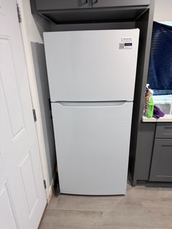 Like New Frigidaire Refrigerator