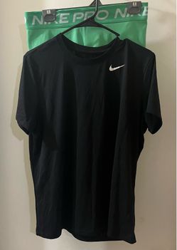 Woman’s Nike 2-dr fit shirts (XL) shorts (L)