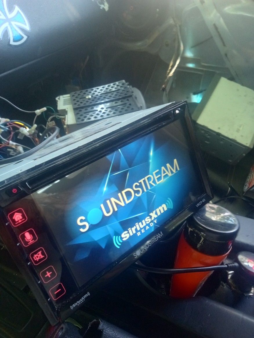 Soundstream Audio Receiver Touch Screen Apple Carplay Bluetooth DVD Clean No Scratches Like New