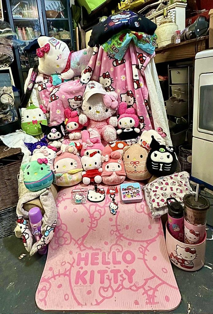 HELLO KITTY LOT