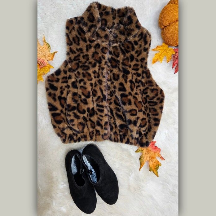 Chic Faux-Fur Leopard Animal Print Girls Vest Size Small and Black Ankle Booties Size 1👢🤎🍁✨️