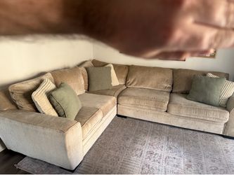 Living Spaces 2 pc Delano Sectional