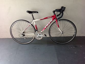 BICYCLE TREK 16 SPEED ROUTEBIKE SIZE 700 BRAND NEW
