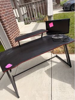 Desk/small monitor