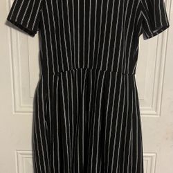 Woman’s Lularoe Black& White Striped Dress Dress W/Pockets Sz. L