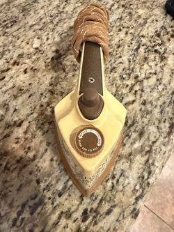 Vintage Sunbeam Beige and Brown Variable Shot of Steam Iron. Two-Color Portable Travel Iron. Variable Control. Hand-Held. 70s. 1970s. 