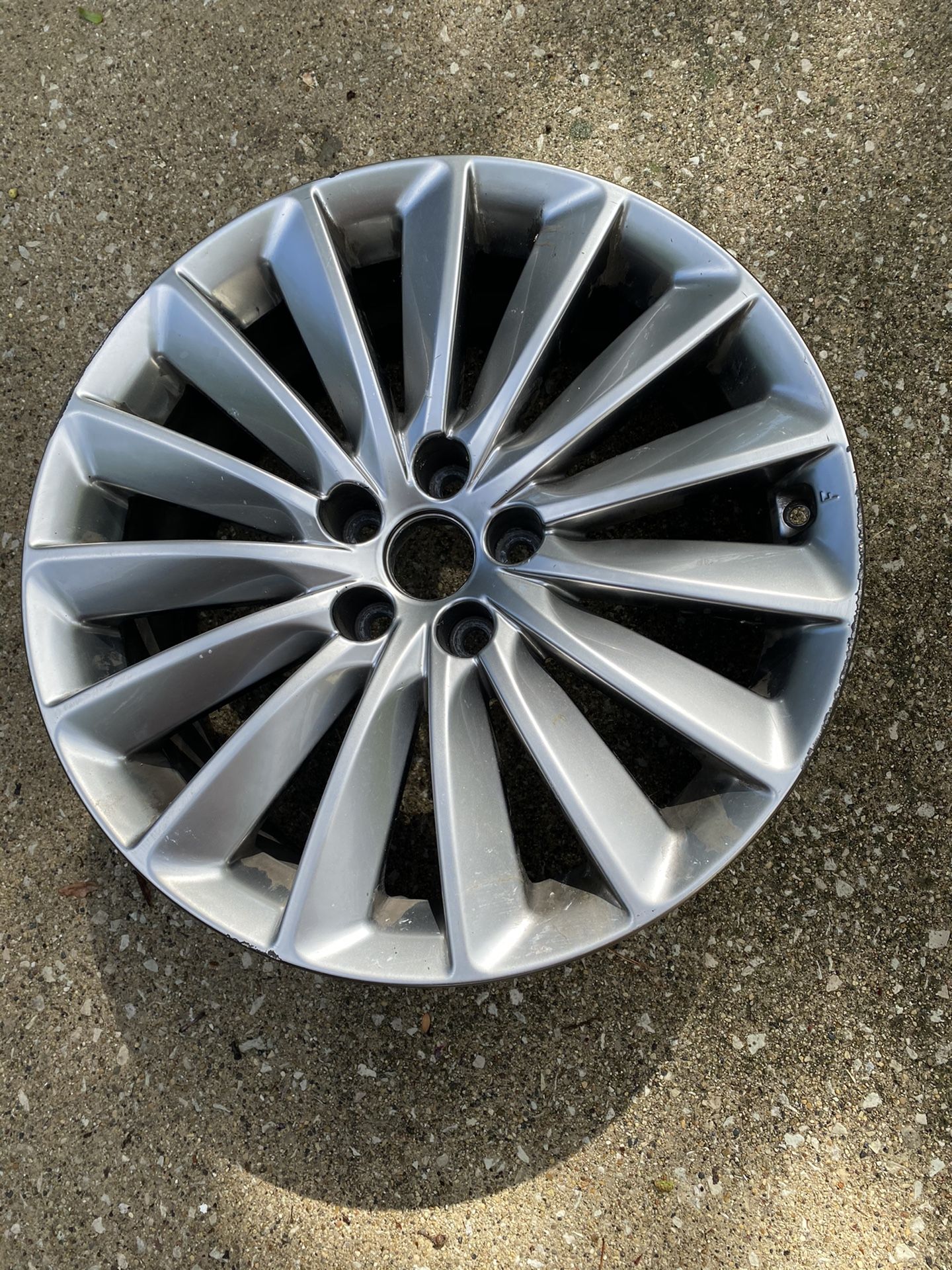 Hyundai Equus 2014 oem rim. Straightened by Chicago Wheel Co. has some curb rash. $180 cash.