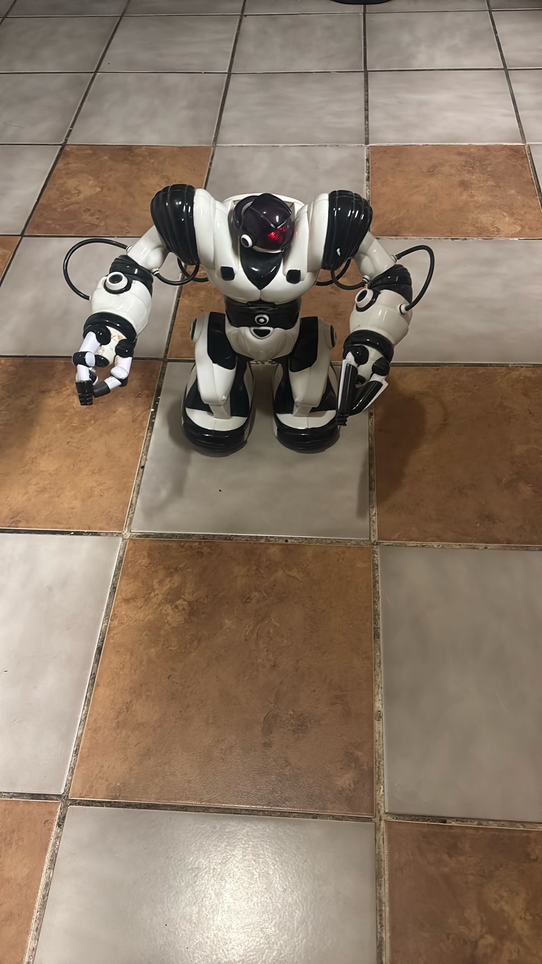 Wow Wee Robosapien X Humanoid Toy Robot Remote Control Fully Articulated Motion