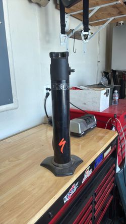 Mountain bike tubeless tire inflator specialized brand