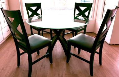 Round table with 4 chairs