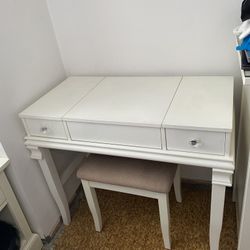 White Wood Vanity Desk W/Mirror Draws And Bench 