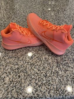 Kyrie Flytrap 4 ( Sizes 9, 8.5 )