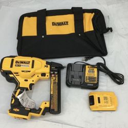 Dewalt DCN681D1 20-Volt MAX XR Lithium-Ion Cordless 18-Gauge Stapler Kit LN