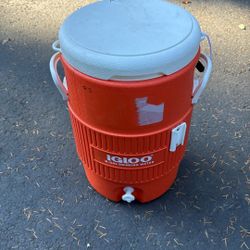 Igloo 5 Gallon Drinking Water Dispensor