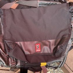 small chrome messenger bag no buckle on this model 