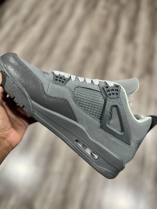 Air Jordan 4 Retro Size 7.5 ,9.5 ,10.5 ,12