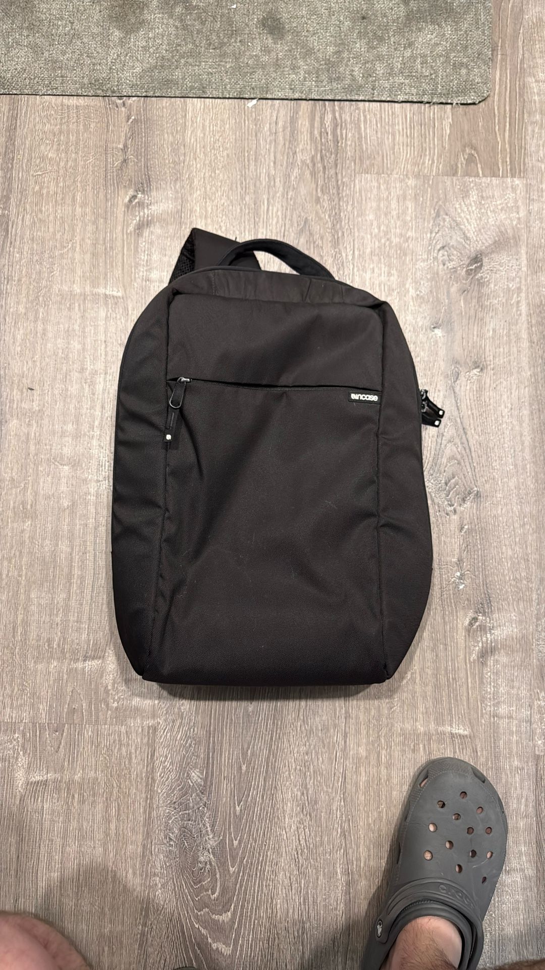 INCASE SEATBELT STRAP BACKPACK w/ 16” Laptop A lot