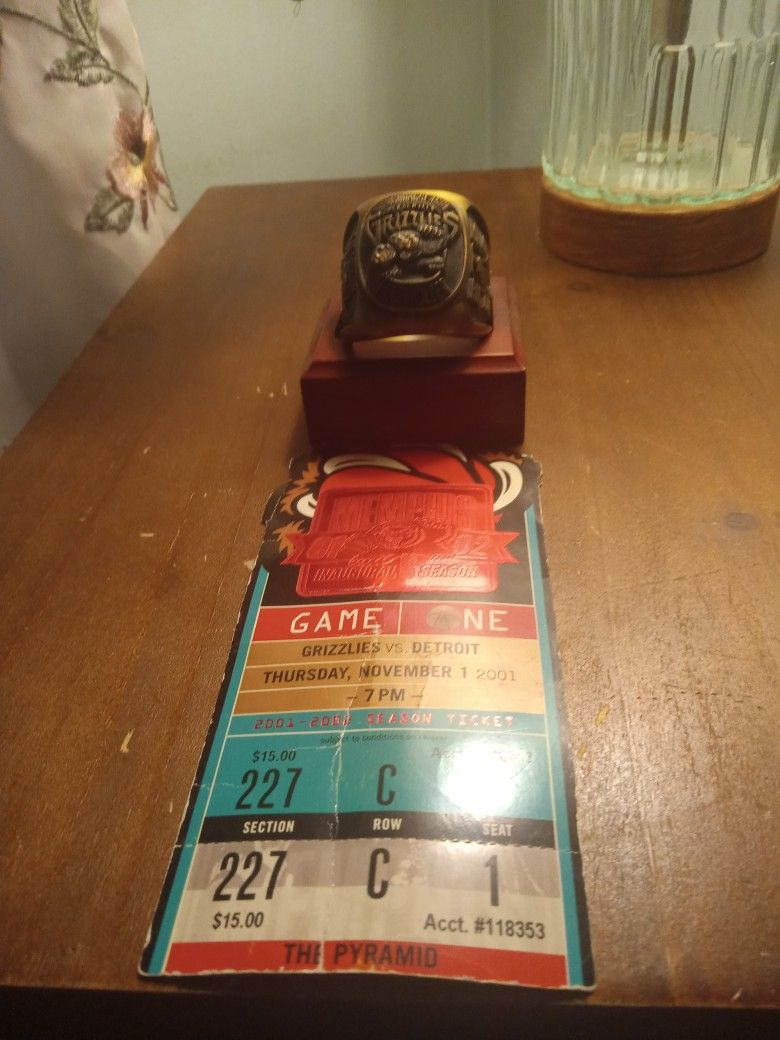 Memphis GRIZZLIES Inaugural Season 2001-2002 Ring W/stand And Ticket