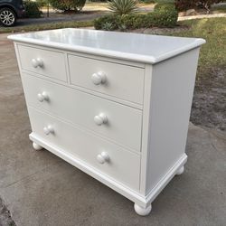 Catalina White Wooden 4-Drawer Dresser