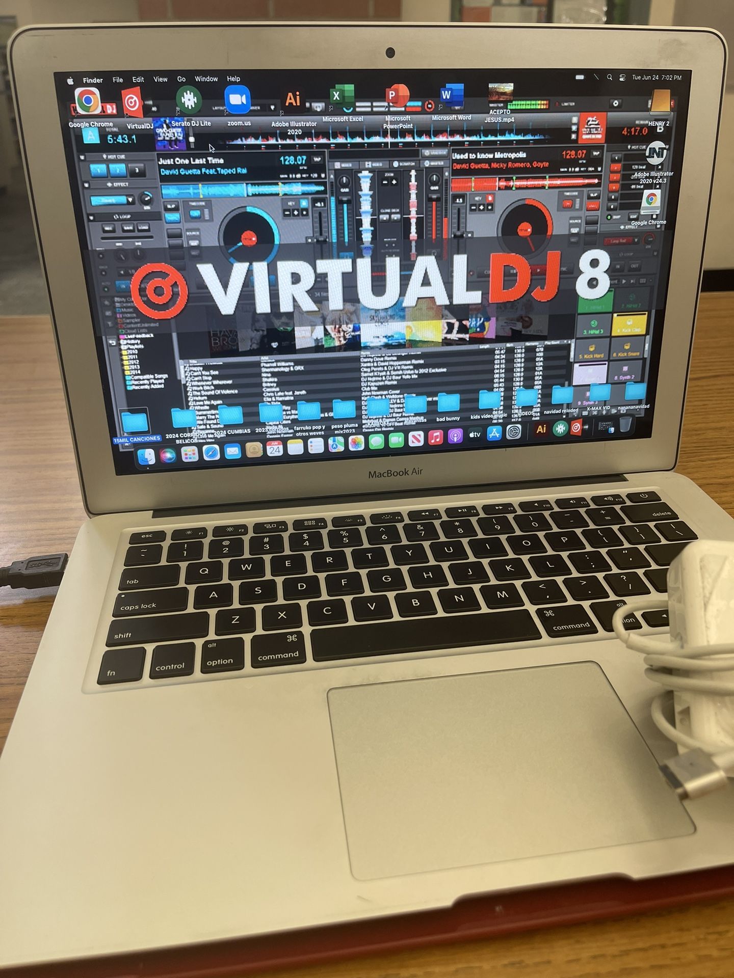 Apple Air icore 5 Muy rápida Ya trae miles de canciones ✅VIRTUAL DJ 8 ✅SERATO DJ lite ✅iLUSTRATOR editados de fotos ✅MICROSOFT OFFICE completo