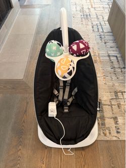 Like New 4moms MamaRoo 5 Multi-Motion Baby Swing