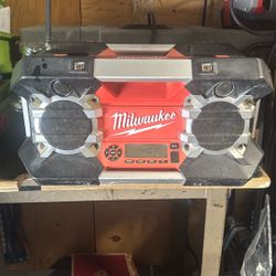 Milwaukee Radio 