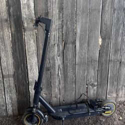 Avopro Electric Scooter READ DESCRIPTION 