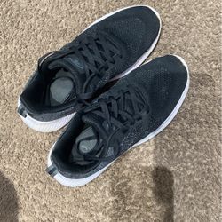 Running Shoes 