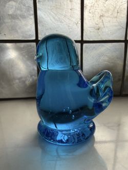 Vintage 1994 LEO WARD Bluebird of Happiness Art Glass Bird Figurine Signed   Cute blue glass bird figurine. Has pretty light blue color and is a solid