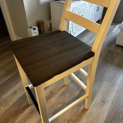3 Bar Chairs In Excellent Condition 