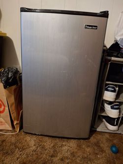 Magic Chef mini fridge/freezer