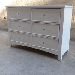 SIX DRAWERS DRESSER WITH CRYSTAL KNOBS 