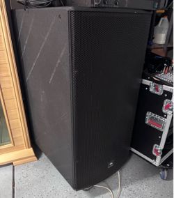 JBL Large Black Subwoofer Speaker Cabinet