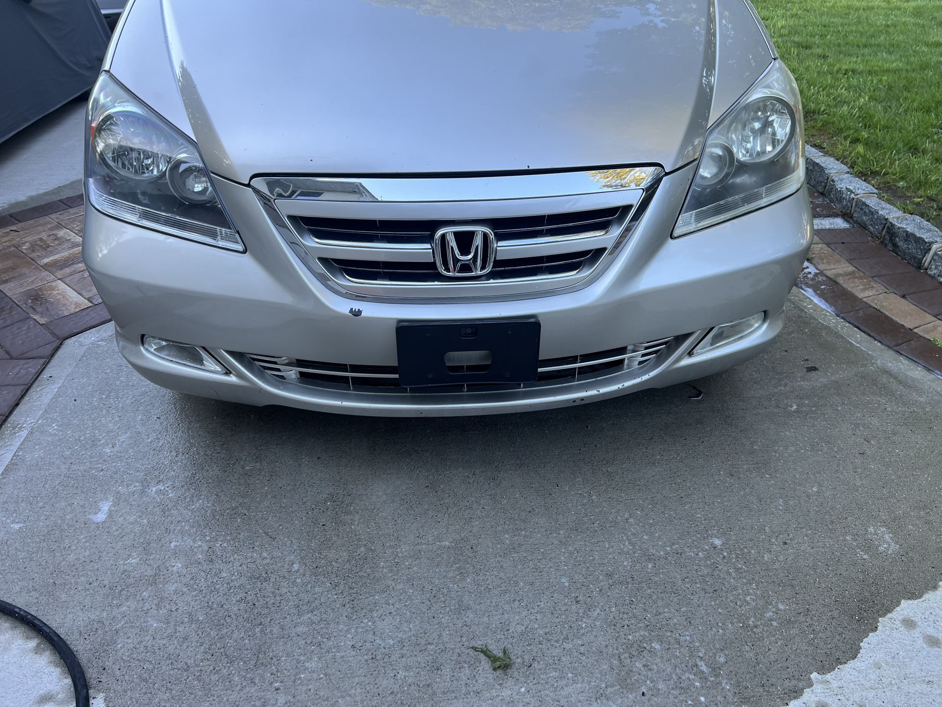 05-08 Honda Odyssey Front Bumper & Headlights