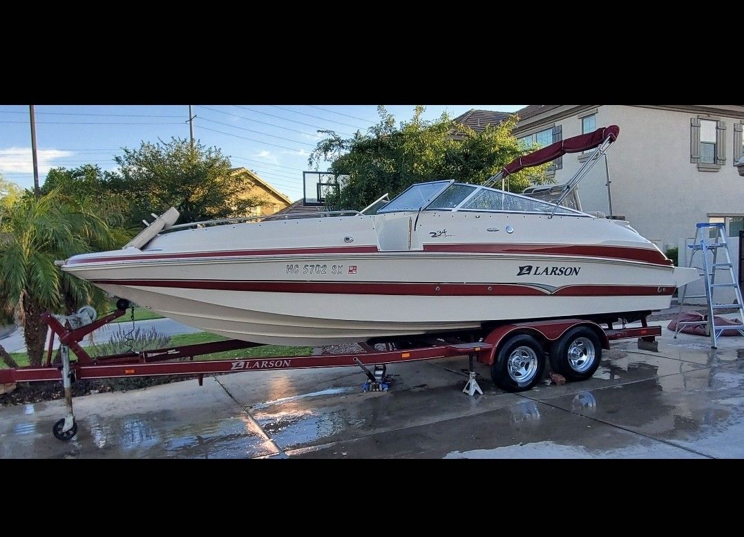 2006 Larson 234 Escape 6.2 Merc I/O