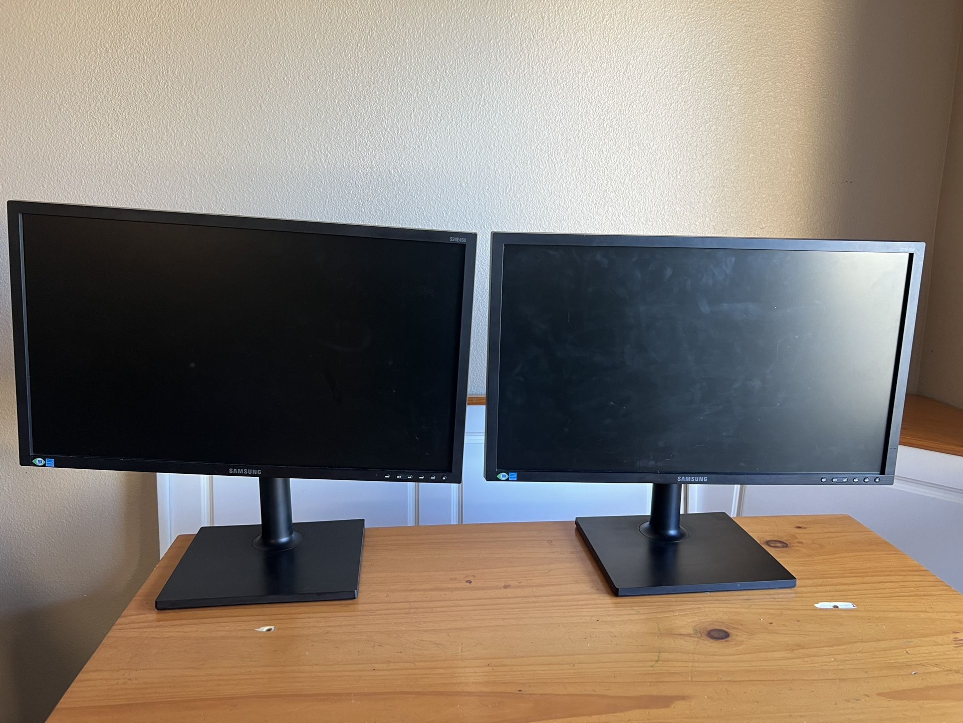 Dual SAMSUNG desktop Monitor 