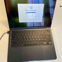 MacBook Air 2022, 13”, M2, 1TB storage, 8Gb Ram