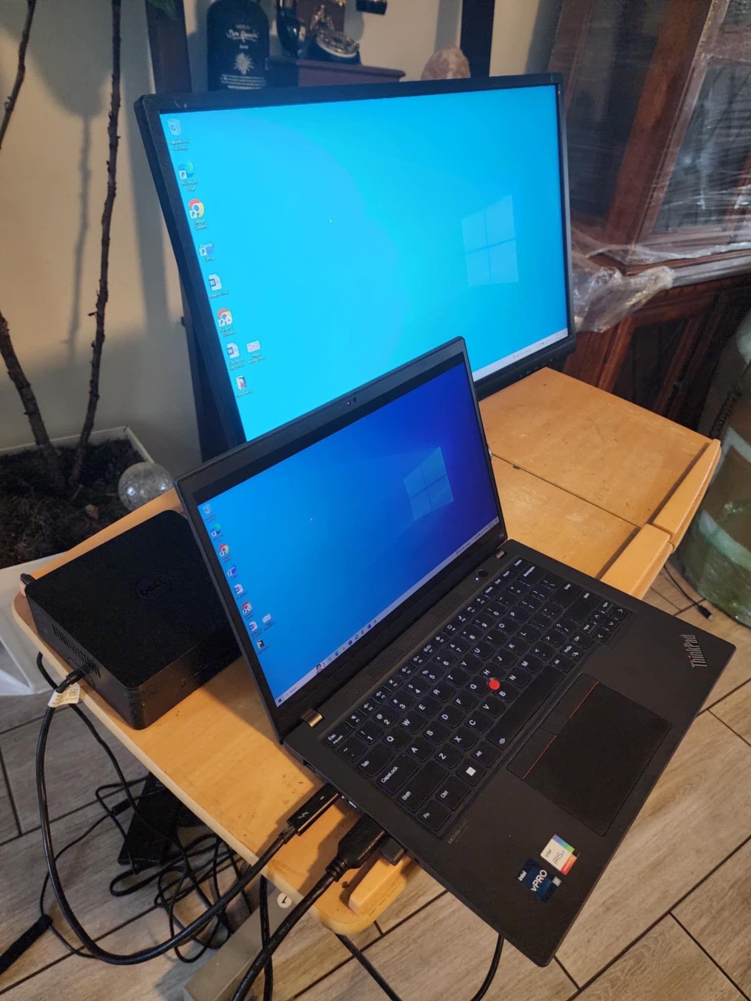 Docking Station ( Device to connect two or three monitors ). Dell K16A Thunderbolt Dock USB Type-C HDMI, DisplayPort. Thunderbolt & VGA.  Nothing wron
