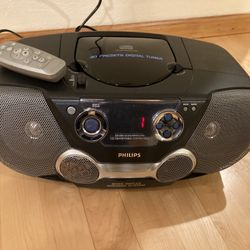 Philips Portable CD/Radio Player Boom Box With Remote- Works!
