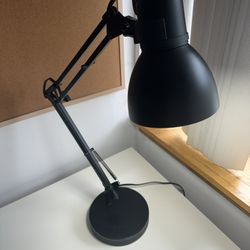 BLACK ADJUSTABLE DESK LAMP