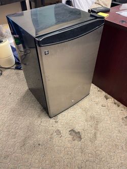 GE mini refrigerator
